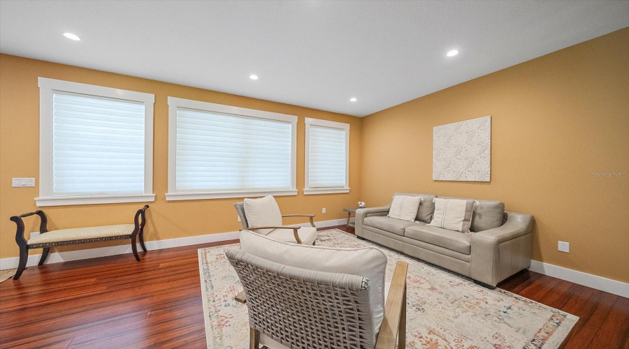 Sarasota, Florida 34239, 3 Bedroom Bedrooms, ,2 Bathroombathrooms,Residential,For Sale,Hyde Park,0,Mfra4700669