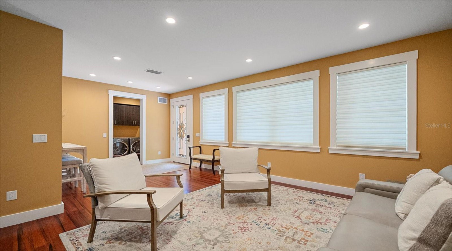 Sarasota, Florida 34239, 3 Bedroom Bedrooms, ,2 Bathroombathrooms,Residential,For Sale,Hyde Park,0,Mfra4700669