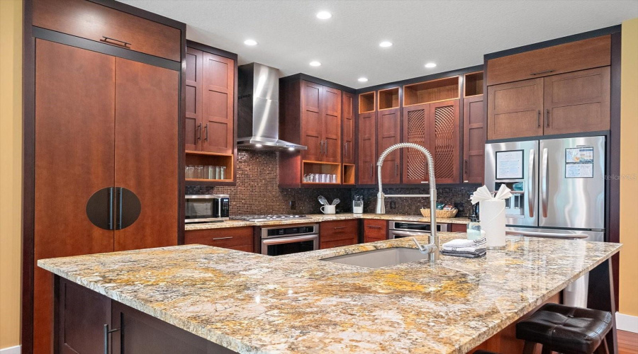 Sarasota, Florida 34239, 3 Bedroom Bedrooms, ,2 Bathroombathrooms,Residential,For Sale,Hyde Park,0,Mfra4700669