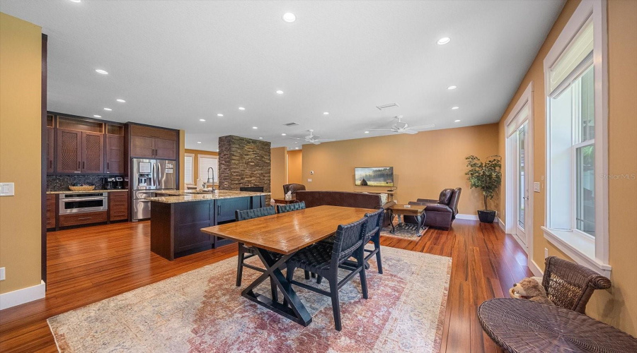 Sarasota, Florida 34239, 3 Bedroom Bedrooms, ,2 Bathroombathrooms,Residential,For Sale,Hyde Park,0,Mfra4700669