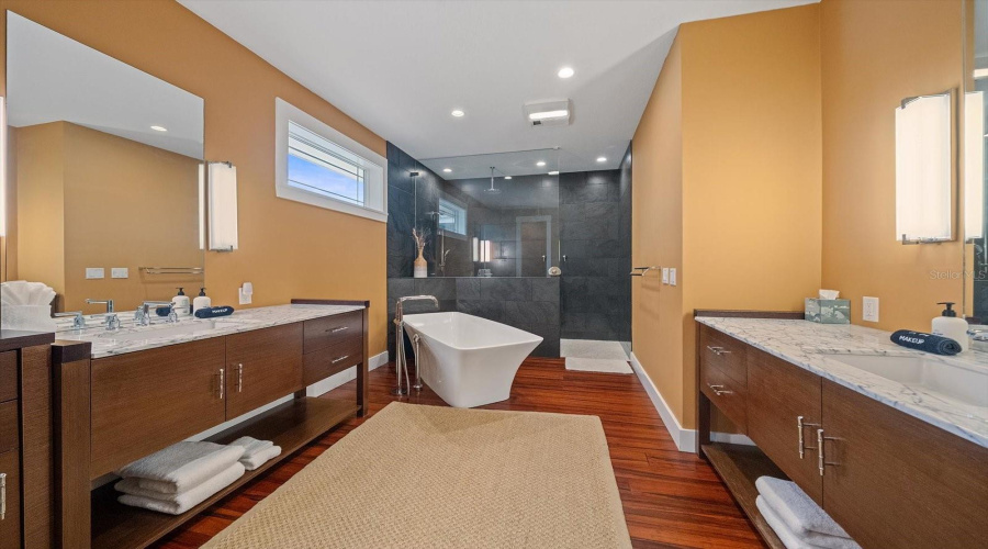 Sarasota, Florida 34239, 3 Bedroom Bedrooms, ,2 Bathroombathrooms,Residential,For Sale,Hyde Park,0,Mfra4700669