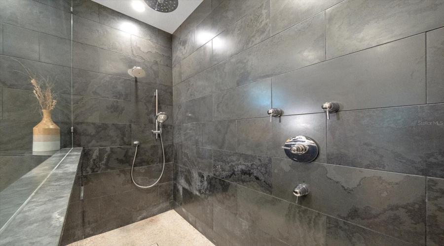 Sarasota, Florida 34239, 3 Bedroom Bedrooms, ,2 Bathroombathrooms,Residential,For Sale,Hyde Park,0,Mfra4700669