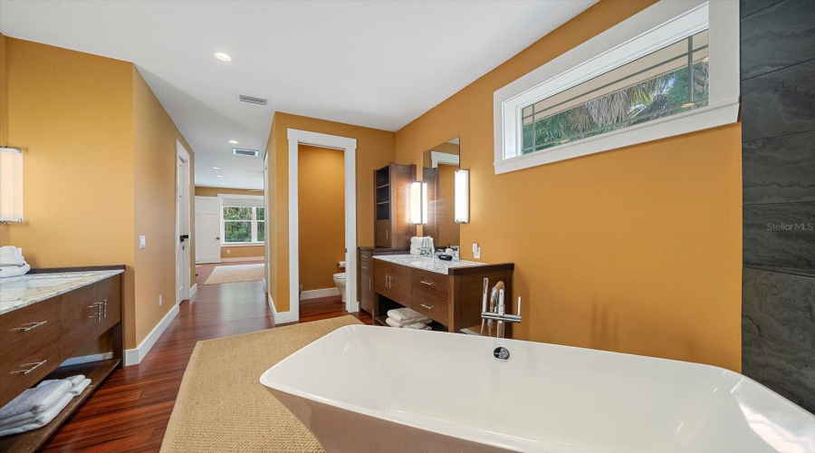 Sarasota, Florida 34239, 3 Bedroom Bedrooms, ,2 Bathroombathrooms,Residential,For Sale,Hyde Park,0,Mfra4700669