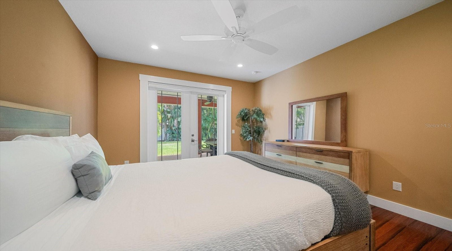 Sarasota, Florida 34239, 3 Bedroom Bedrooms, ,2 Bathroombathrooms,Residential,For Sale,Hyde Park,0,Mfra4700669