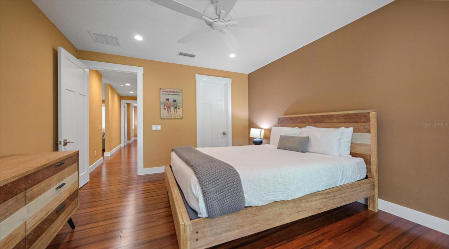 Sarasota, Florida 34239, 3 Bedroom Bedrooms, ,2 Bathroombathrooms,Residential,For Sale,Hyde Park,0,Mfra4700669