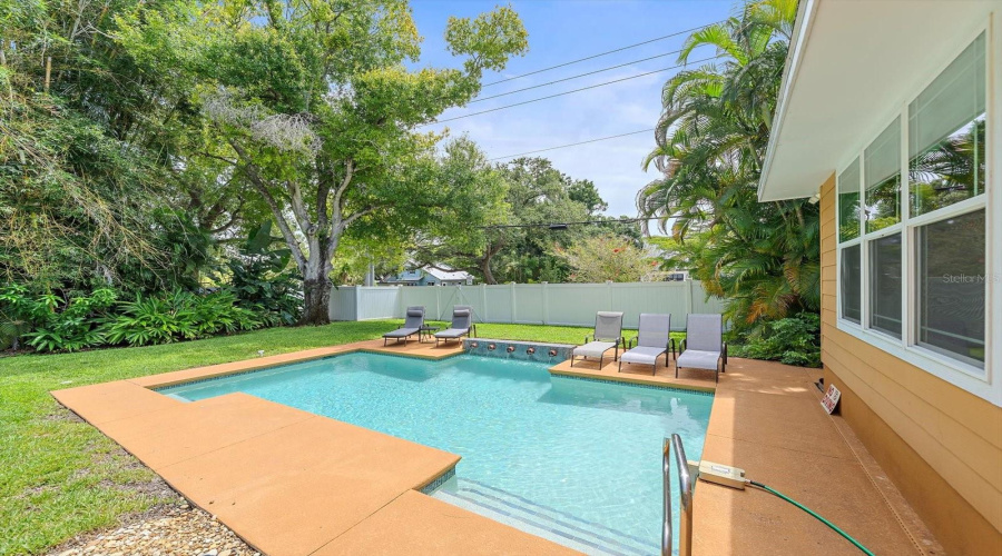 Sarasota, Florida 34239, 3 Bedroom Bedrooms, ,2 Bathroombathrooms,Residential,For Sale,Hyde Park,0,Mfra4700669