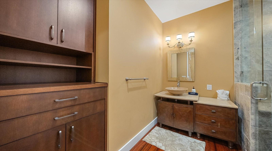 Sarasota, Florida 34239, 3 Bedroom Bedrooms, ,2 Bathroombathrooms,Residential,For Sale,Hyde Park,0,Mfra4700669