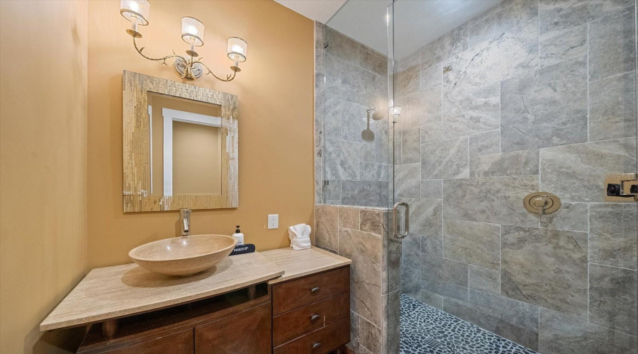 Sarasota, Florida 34239, 3 Bedroom Bedrooms, ,2 Bathroombathrooms,Residential,For Sale,Hyde Park,0,Mfra4700669