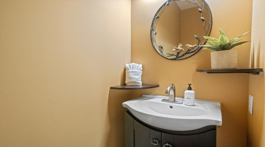 Sarasota, Florida 34239, 3 Bedroom Bedrooms, ,2 Bathroombathrooms,Residential,For Sale,Hyde Park,0,Mfra4700669