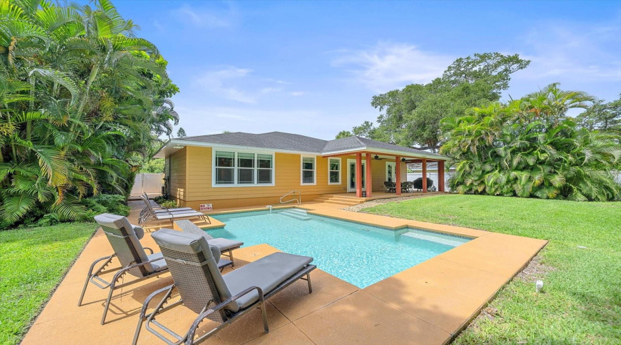 Sarasota, Florida 34239, 3 Bedroom Bedrooms, ,2 Bathroombathrooms,Residential,For Sale,Hyde Park,0,Mfra4700669