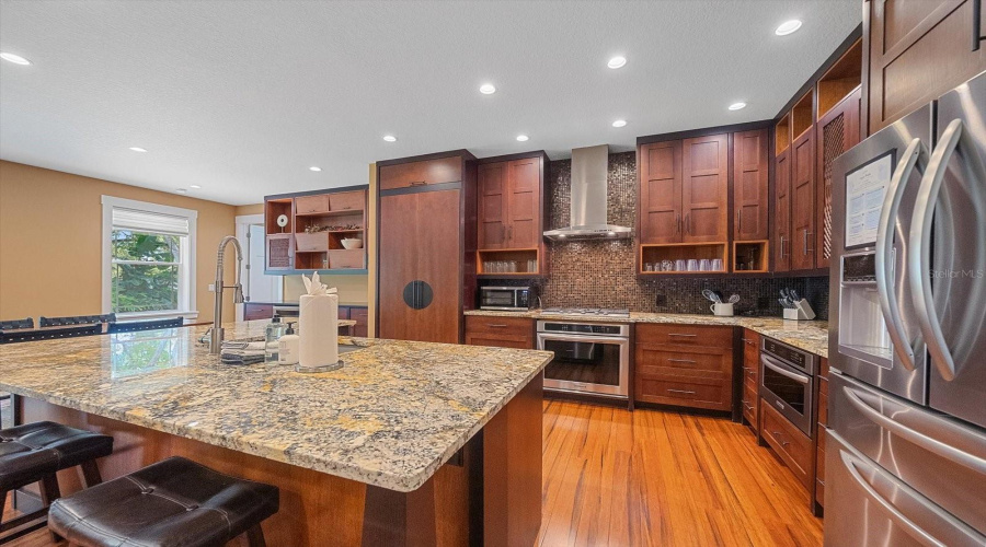 Sarasota, Florida 34239, 3 Bedroom Bedrooms, ,2 Bathroombathrooms,Residential,For Sale,Hyde Park,0,Mfra4700669