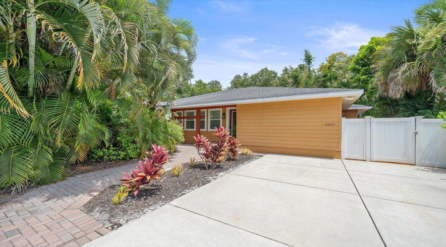 Sarasota, Florida 34239, 3 Bedroom Bedrooms, ,2 Bathroombathrooms,Residential,For Sale,Hyde Park,0,Mfra4700669