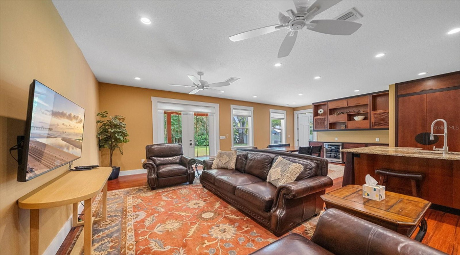 Sarasota, Florida 34239, 3 Bedroom Bedrooms, ,2 Bathroombathrooms,Residential,For Sale,Hyde Park,0,Mfra4700669
