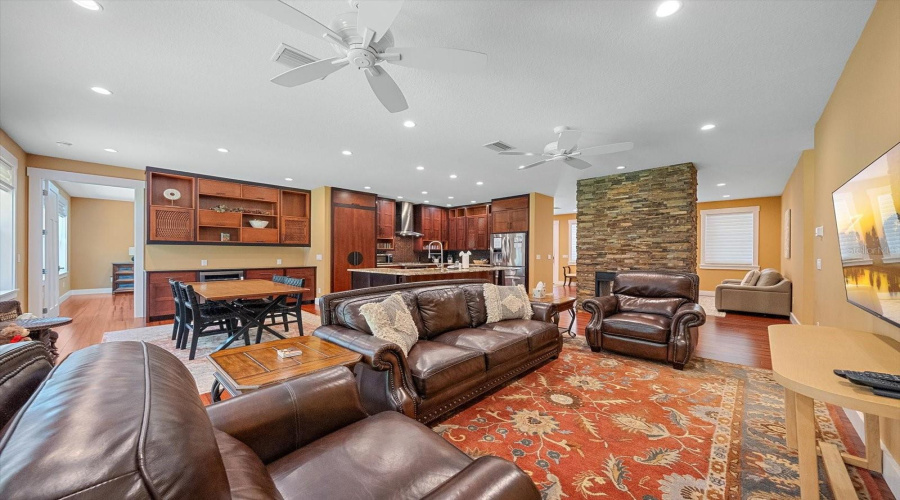 Sarasota, Florida 34239, 3 Bedroom Bedrooms, ,2 Bathroombathrooms,Residential,For Sale,Hyde Park,0,Mfra4700669
