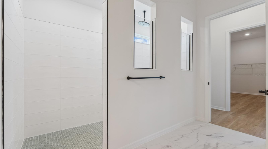 Jade Mosaic Shower Floor W/White