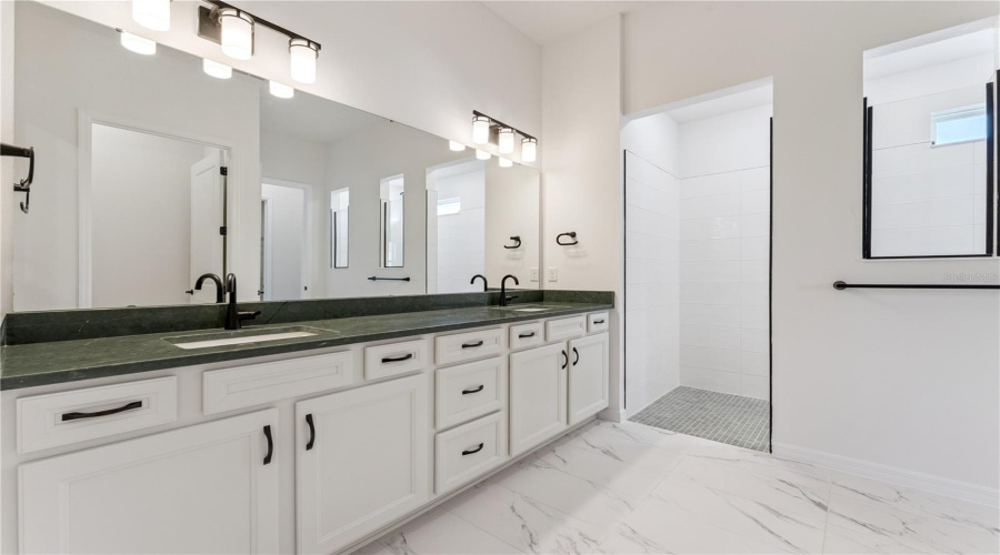 Minneola, Florida 34715, 3 Bedroom Bedrooms, ,3 Bathroombathrooms,Residential,For Sale,Skyline Heights,0,Mfrg5112421