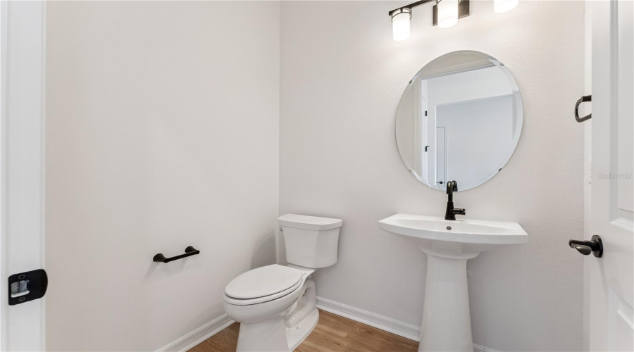 Powder Bath Up-Graded Pedestal Sink