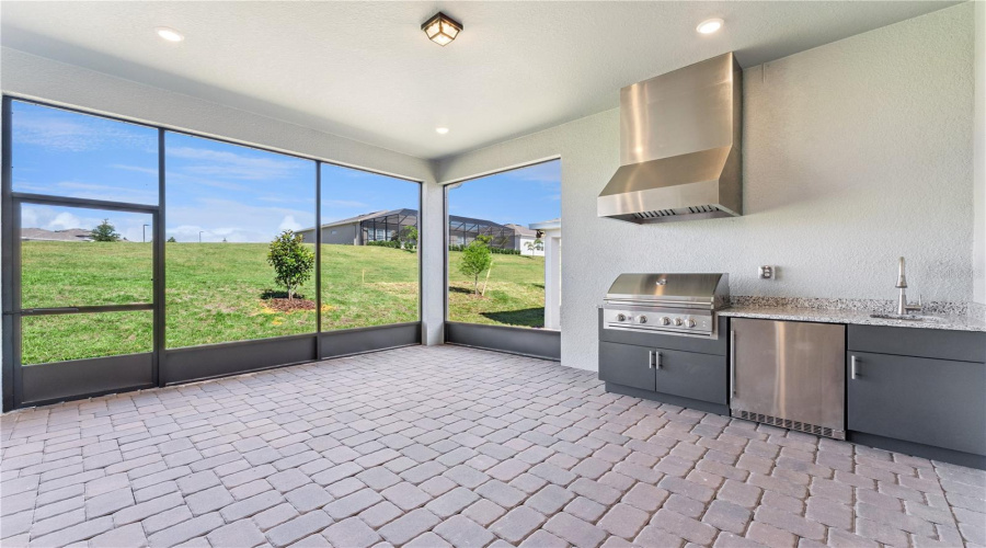 Entertain On The Screened Lani