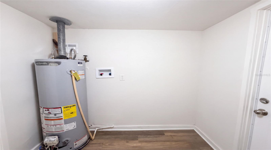 Gainesville, Florida 32609, 4 Bedroom Bedrooms, ,2 Bathroombathrooms,Residential,For Sale,31St,0,Mfro6430344