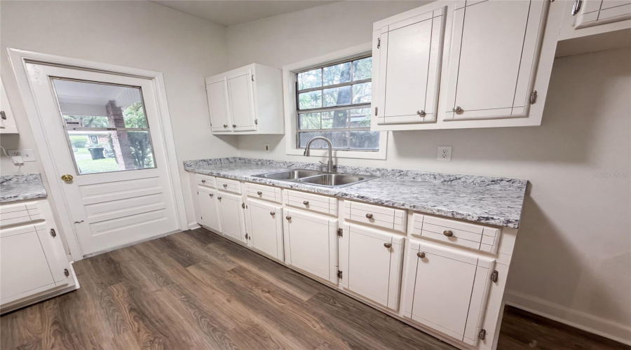 Gainesville, Florida 32609, 4 Bedroom Bedrooms, ,2 Bathroombathrooms,Residential,For Sale,31St,0,Mfro6430344