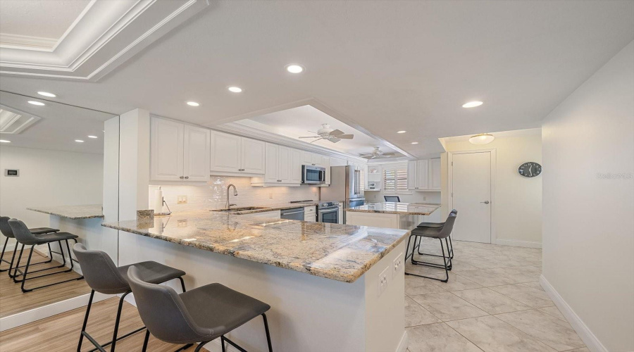 Sarasota, Florida 34242, 2 Bedroom Bedrooms, ,2 Bathroombathrooms,Residential,For Sale,Midnight Pass,0,Mfrn6144235