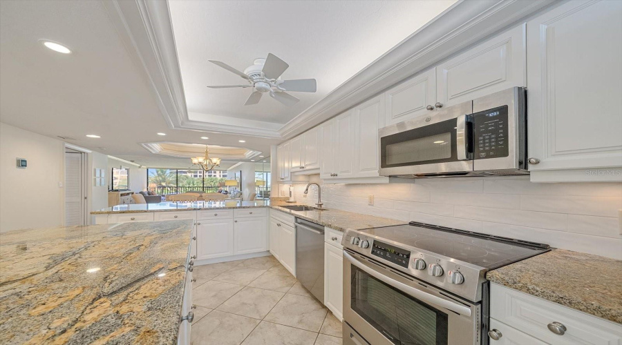 Sarasota, Florida 34242, 2 Bedroom Bedrooms, ,2 Bathroombathrooms,Residential,For Sale,Midnight Pass,0,Mfrn6144235