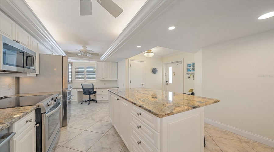 Sarasota, Florida 34242, 2 Bedroom Bedrooms, ,2 Bathroombathrooms,Residential,For Sale,Midnight Pass,0,Mfrn6144235