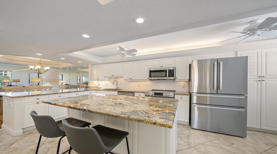 Sarasota, Florida 34242, 2 Bedroom Bedrooms, ,2 Bathroombathrooms,Residential,For Sale,Midnight Pass,0,Mfrn6144235