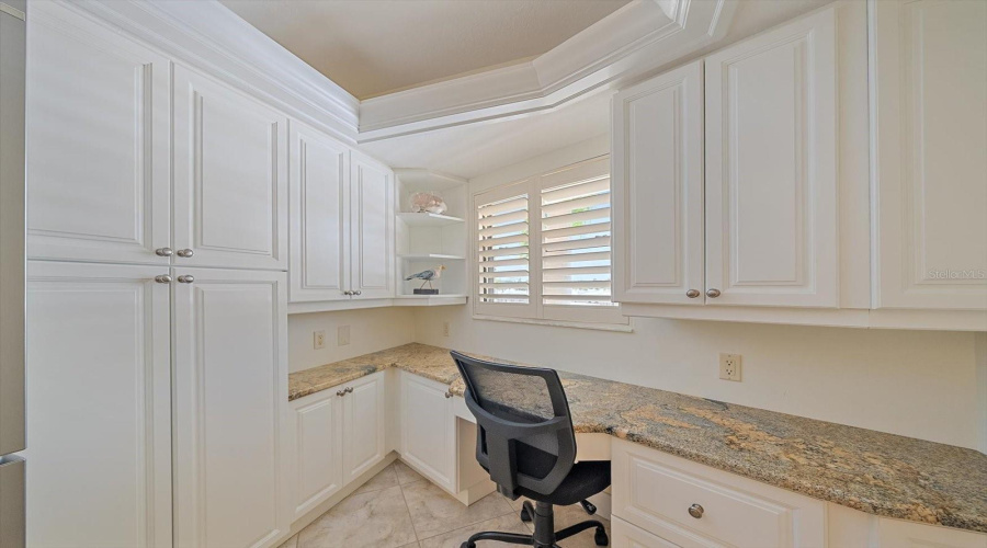 Sarasota, Florida 34242, 2 Bedroom Bedrooms, ,2 Bathroombathrooms,Residential,For Sale,Midnight Pass,0,Mfrn6144235