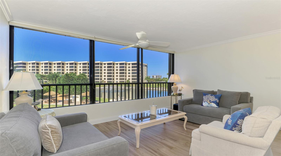 Sarasota, Florida 34242, 2 Bedroom Bedrooms, ,2 Bathroombathrooms,Residential,For Sale,Midnight Pass,0,Mfrn6144235