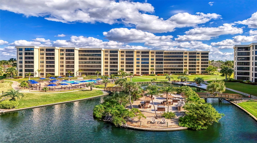 Sarasota, Florida 34242, 2 Bedroom Bedrooms, ,2 Bathroombathrooms,Residential,For Sale,Midnight Pass,0,Mfrn6144235