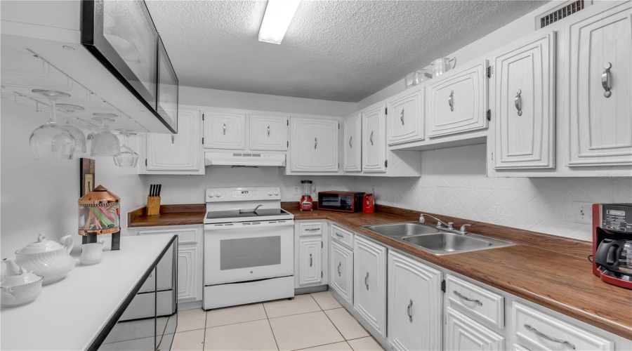 Daytona Beach, Florida 32118, 1 Bedroom Bedrooms, ,1 Bathroombathrooms,Residential,For Sale,Halifax,0,Mfrns1089063