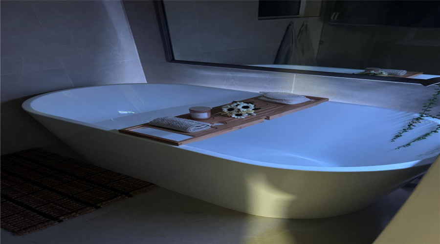 Master Bathtub