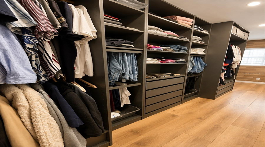 Master Walking Closet