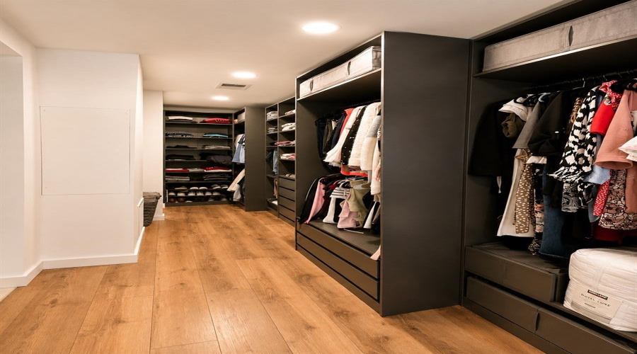 Master Walking Closet