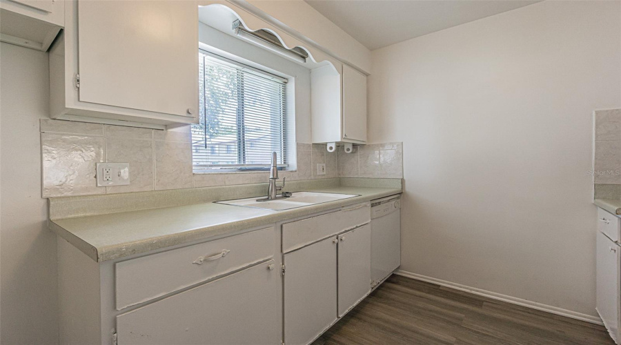 Clearwater, Florida 33764, 2 Bedroom Bedrooms, ,1 Bathroombathrooms,Residential,For Sale,East Bay,0,Mfrtb8541364