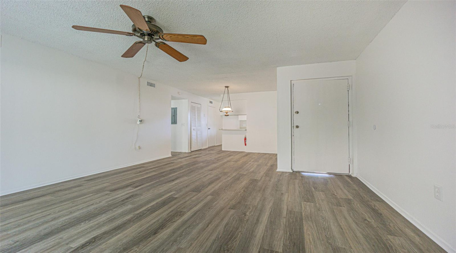 Clearwater, Florida 33764, 2 Bedroom Bedrooms, ,1 Bathroombathrooms,Residential,For Sale,East Bay,0,Mfrtb8541364