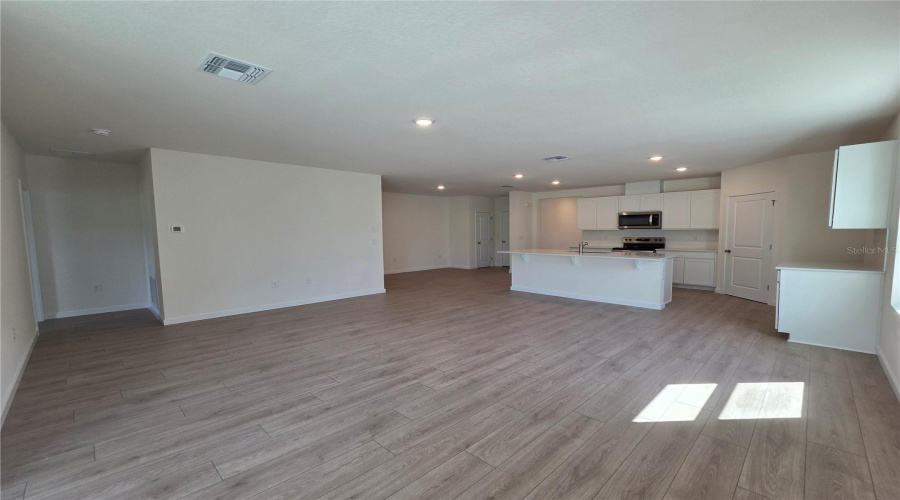 Daytona Beach, Florida 32124, 5 Bedroom Bedrooms, ,3 Bathroombathrooms,Residential,For Sale,Champion Rdg,0,Mfro6400621
