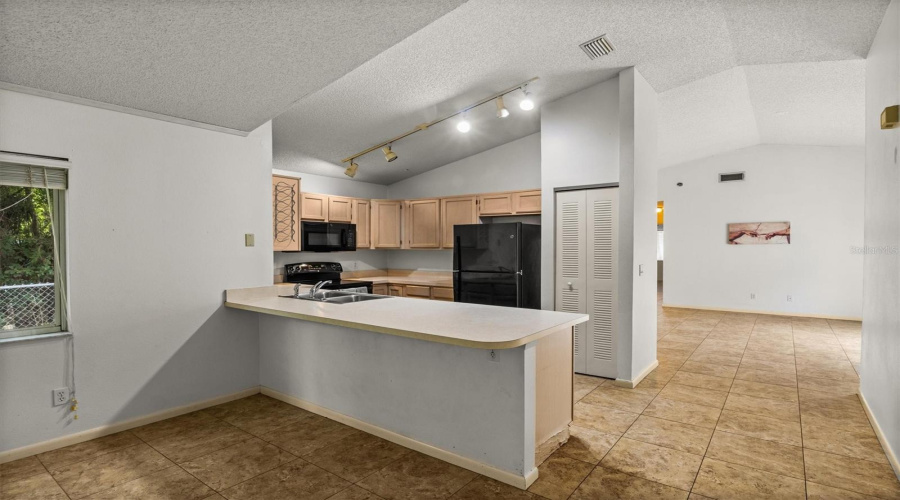 Kitchen - Breakfast Bar