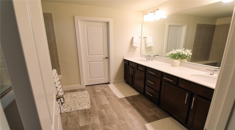 Winter Garden, Florida 34787, 5 Bedroom Bedrooms, ,4 Bathroombathrooms,Residential,For Sale,Hanging Tide,0,Mfrs5141634
