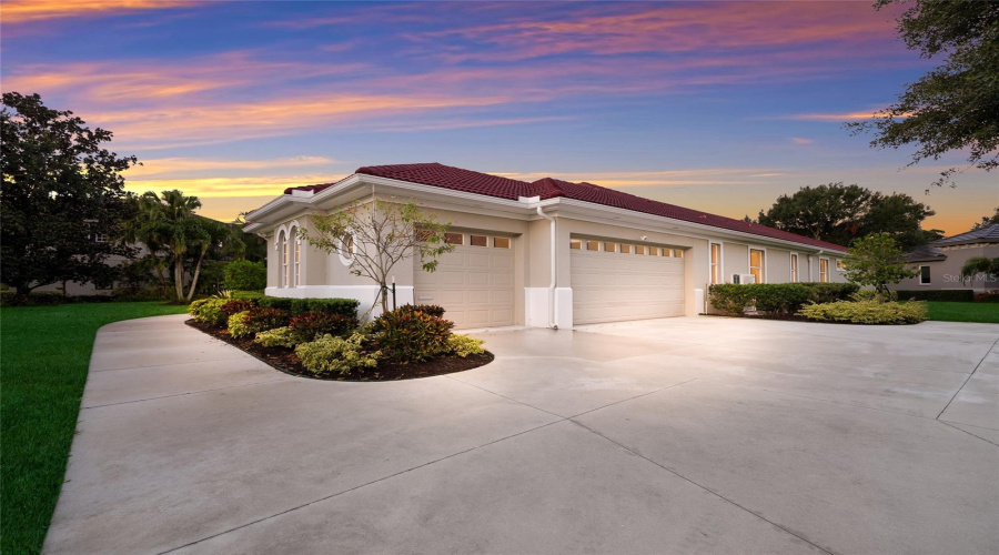 Lakewood Ranch, Florida 34202, 4 Bedroom Bedrooms, ,3 Bathroombathrooms,Residential,For Sale,Lone Tree,0,Mfra4699545