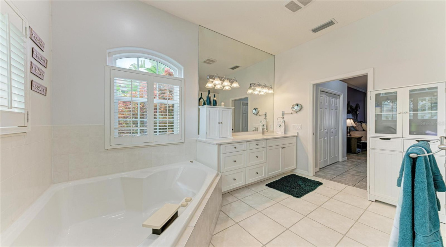 Bradenton, Florida 34208, 3 Bedroom Bedrooms, ,3 Bathroombathrooms,Residential,For Sale,Spinnaker,0,Mfra4683560