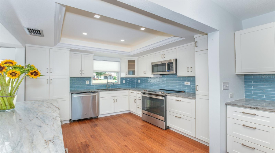 Sarasota, Florida 34231, 2 Bedroom Bedrooms, ,2 Bathroombathrooms,Residential,For Sale,Riverbluff,0,Mfra4697397