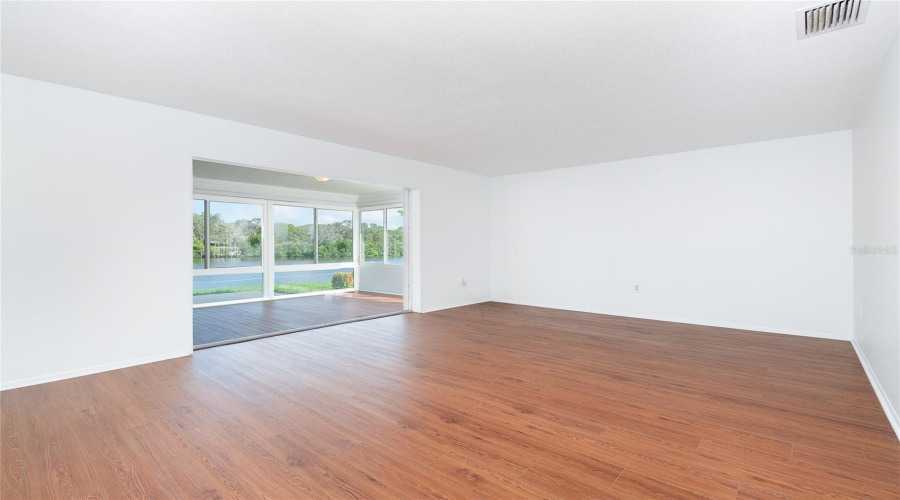 Sarasota, Florida 34231, 2 Bedroom Bedrooms, ,2 Bathroombathrooms,Residential,For Sale,Riverbluff,0,Mfra4697397
