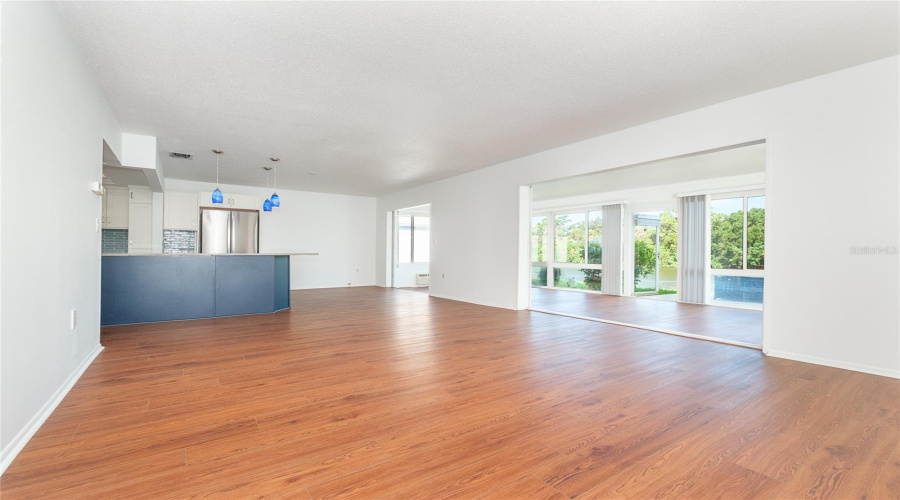 Sarasota, Florida 34231, 2 Bedroom Bedrooms, ,2 Bathroombathrooms,Residential,For Sale,Riverbluff,0,Mfra4697397