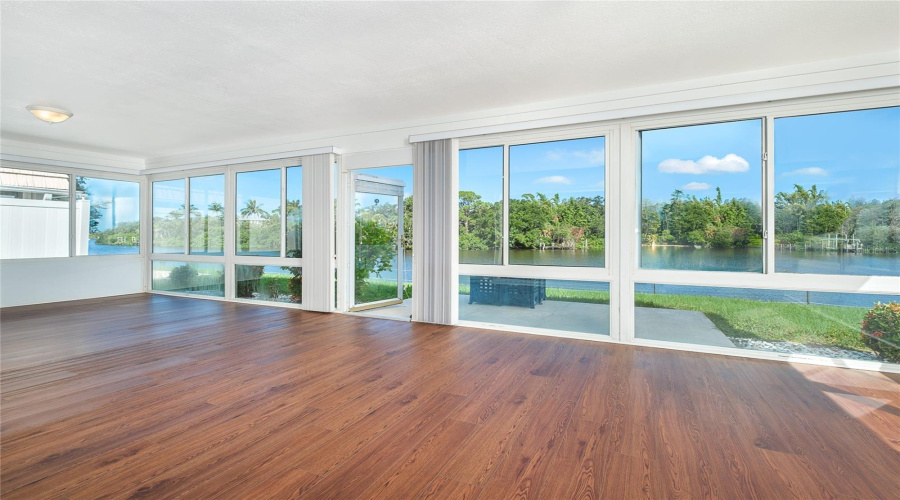 Sarasota, Florida 34231, 2 Bedroom Bedrooms, ,2 Bathroombathrooms,Residential,For Sale,Riverbluff,0,Mfra4697397