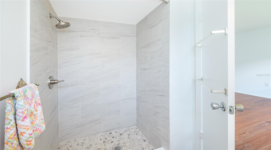 Sarasota, Florida 34231, 2 Bedroom Bedrooms, ,2 Bathroombathrooms,Residential,For Sale,Riverbluff,0,Mfra4697397