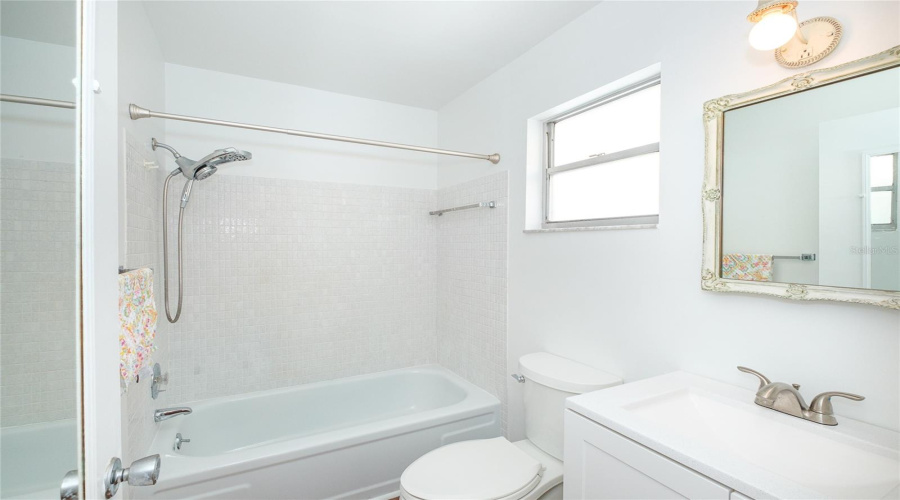 Sarasota, Florida 34231, 2 Bedroom Bedrooms, ,2 Bathroombathrooms,Residential,For Sale,Riverbluff,0,Mfra4697397