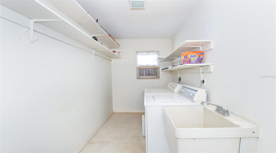 Sarasota, Florida 34231, 2 Bedroom Bedrooms, ,2 Bathroombathrooms,Residential,For Sale,Riverbluff,0,Mfra4697397