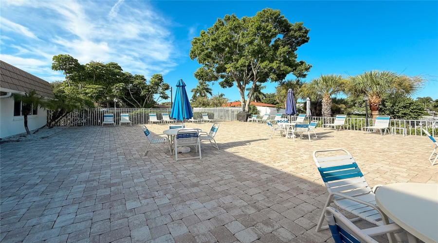 Sarasota, Florida 34231, 2 Bedroom Bedrooms, ,2 Bathroombathrooms,Residential,For Sale,Riverbluff,0,Mfra4697397